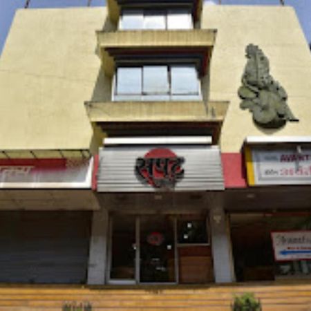Hotel Avanti, Nashik Buitenkant foto