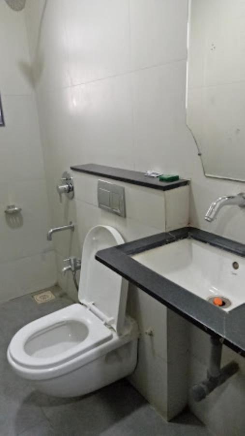 Hotel Avanti, Nashik Buitenkant foto