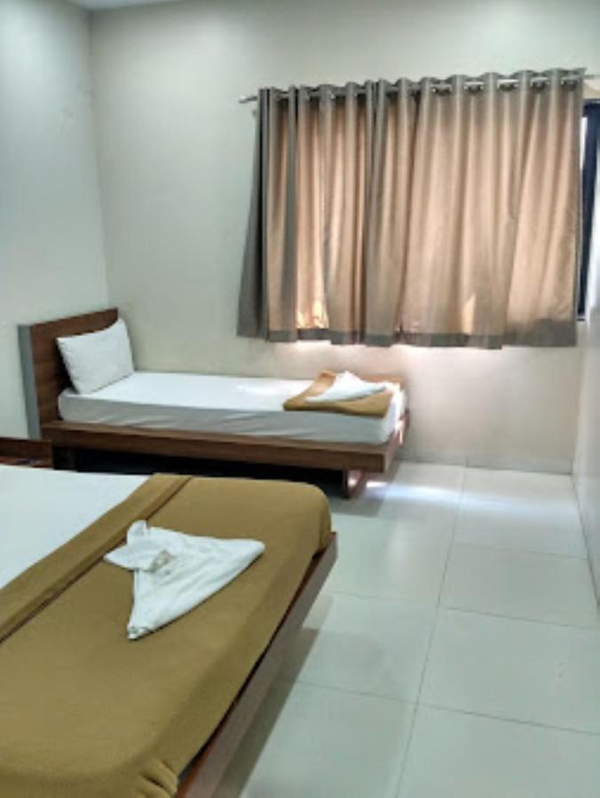 Hotel Avanti, Nashik Buitenkant foto