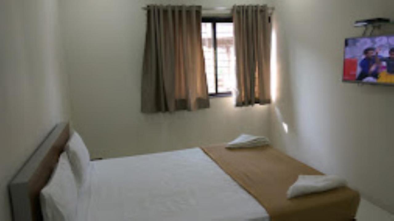 Hotel Avanti, Nashik Buitenkant foto