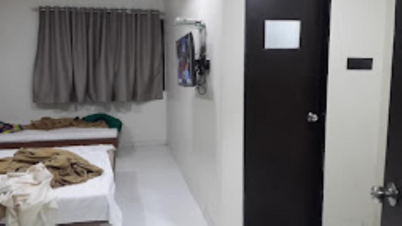 Hotel Avanti, Nashik Buitenkant foto