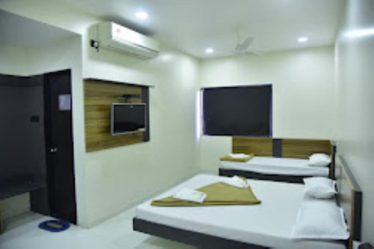 Hotel Avanti, Nashik Buitenkant foto